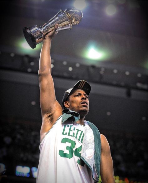 Paul Pierce just played his last game in the Boston Garden as a clipper. Hit a 3 before game ended. Great career and a great Celtic Nba Edits, Lebron James Jr, Boston Celtics Players, Welcome To Boston, Old School Basketball, Rajon Rondo, Boston Basketball, Boston Celtics Basketball, Lebron James Lakers