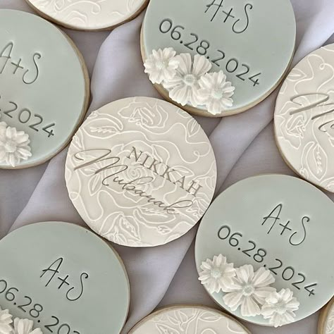 Custom Wedding Cookies Party Favors, Wedding Biscuits Ideas, Masjid Wedding, Nikkah Cookies, Engaged Cookies, Engagement Cookies Ideas, Grad Cookies, Biscuit Wedding Favours, Wedding Biscuits