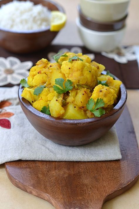 Aloo Gobi (The Best Potatoes and Cauliflower Recipe!)- Rasa Malaysia Aloo Gobi Recipe, Gobi Recipe, Malaysia Recipes, Gobi Recipes, Dry Curry, Aloo Gobi, Rasa Malaysia, Cauliflower Curry, Curry Dishes