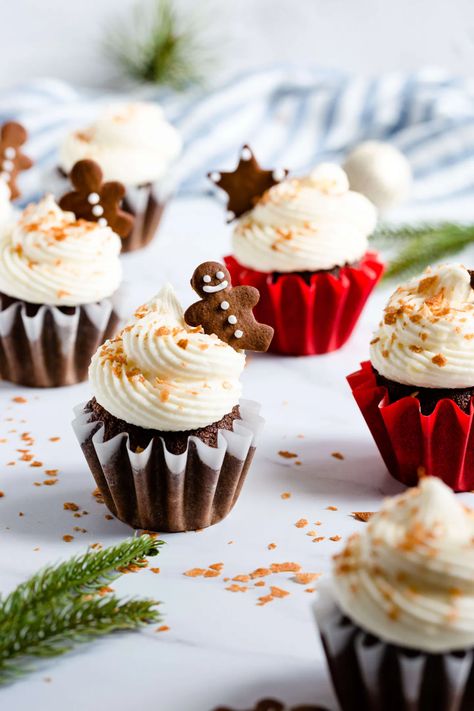 Festive gingerbread cupcakes with cream cheese frosting and feuilletine | annabanana.co #cupcakes #gingerbread #festivebaking #dessert New Year's Desserts, Cut Out Cookie Recipe, Gingerbread Cupcakes, Cupcakes With Cream Cheese Frosting, Anna Banana, Enjoy Your Meal, Delicious Cream, Cinnamon Toast, With Cream Cheese Frosting