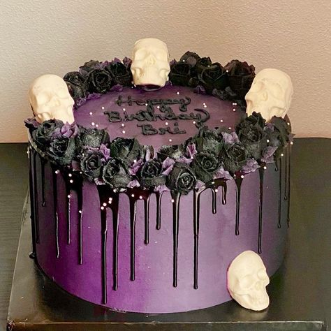 Purple Black Birthday Cake, Metalhead Birthday Cake, Goth Birthday Cake Ideas, Witchy Birthday Cake Ideas, Purple Halloween Birthday Cake, Wednesday Themed Birthday Cake, Goth Birthday Girl, Witchy Cake Ideas, Goth Graduation Party