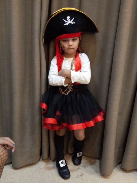 Diy Girls Pirate Costume, Pirate Costume Kids Boys, Pirate Costume Girl, Toddler Pirate Costumes, Diy Girls Costumes, Pirate Costume Kids, Pirate Girl Costume, Recycled Costumes, Pirate Costume Diy