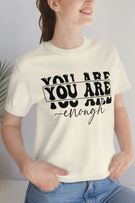 Quirky Tshirt Designs, Statement Shirt Aesthetic, Blouse Quotes, Girls Weekend Shirts, Quirky T Shirts, Statement Tshirt, Tshirt Printing Design, Winter Shirts, Aesthetic Shirts