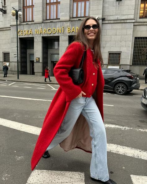 Fall Looks 2024: 26 Ideas for Fashion, Outfits, Trends, and More Long Red Jacket Outfit, Red Wool Coat Outfit, Red Coat Outfit Winter, Red Coat Outfit, Red Jacket Outfit, Outfit Ideas For Work, Fur Jacket Outfit, Simple Outfit Ideas, Dark Sweater