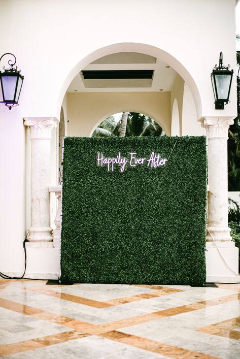 Give a nice spot for picture at your wedding. A simple green wall with a "happily ever after" neon sign. #weddingbackdrop #weddingdetails #weddingneonsign Photo Wall Wedding Backdrop Neon Sign, Green Wall With Neon Sign, Greenery Wall With Neon Sign, Green Wall Wedding, Neon Sign Backdrop, Wedding Photo Walls, Green Quotes, Love Neon Sign, Backdrop Wedding