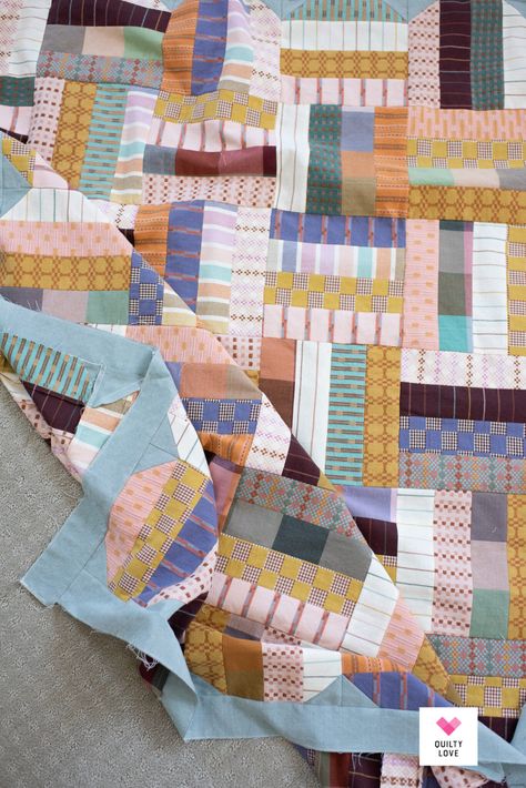 Happy Scallops quilt pattern - Quilty Love Jelly Roll Baby Quilt, Quilt Ideas For Beginners, Quilt Beginner, Quilt Jelly Roll, Tshirt Quilt Pattern, Scalloped Quilt, Chevron Quilt Pattern, Crib Quilt Pattern, Quilt Board