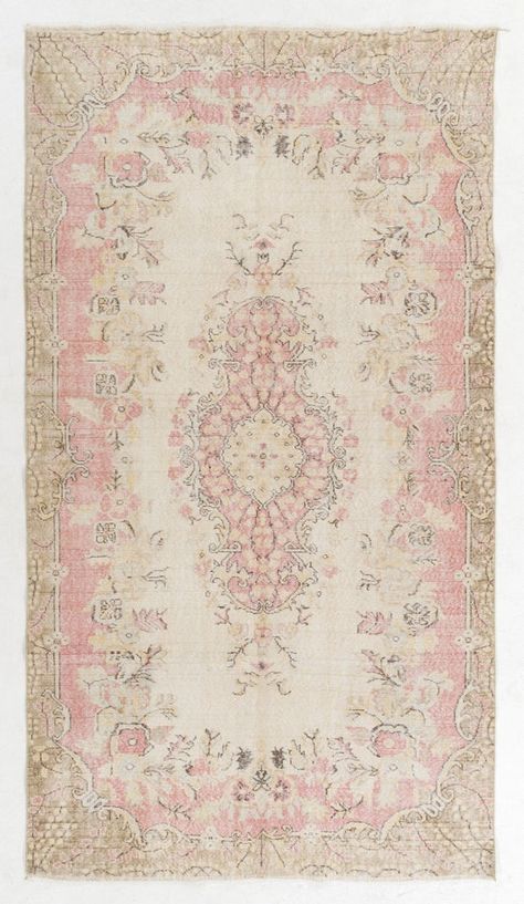 Vintage Rug Bedroom, Patchwork Rugs, Medallion Design, Carpet Handmade, Pink Rug, Bedroom Rug, Soft Colors, Floor Coverings, Vintage Pink