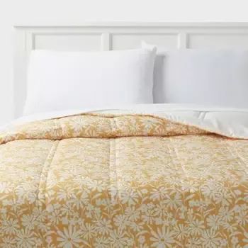 Lofty Microfiber Comforter - Room Essentials™ Dorm Room Themes, Boho Dorm Room, Boho Dorm, Dorm Room Bedding, Honey Yellow, Dorm Room Inspiration, Yellow Daisy, Room With Plants, College Dorm Bedding