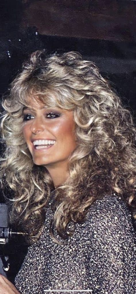 70s Farrah Fawcett Hair, Farah Faucet Hair Hairstyles, Farah Fawcett Hair, Mom Haircuts, Blonde Layered Hair, Chestnut Hair, Grey Hair Transformation, Big Curly Hair, Layered Haircuts For Medium Hair