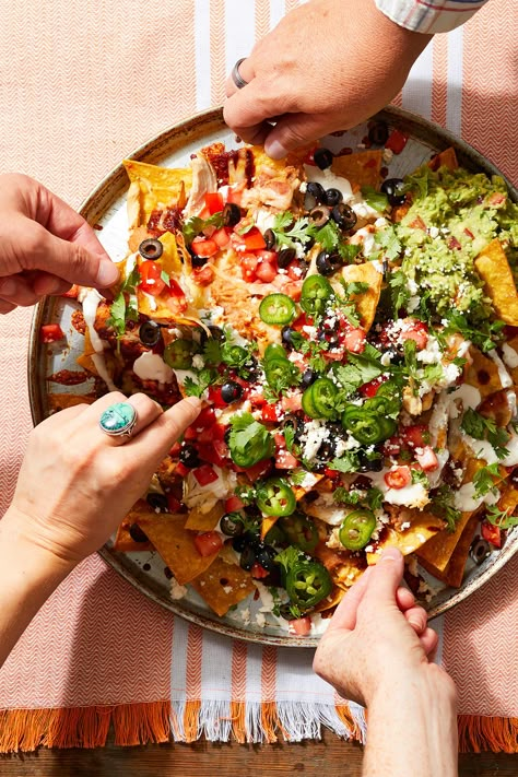 Mexican Nachos Side Dishes For Tacos, Mexican Nachos Recipe, Dinner Ideas Fun, Unique Dinner Ideas, Nacho Night, Fried Tortilla Chips, Mexican Nachos, Nacho Recipe, Hispanic Countries