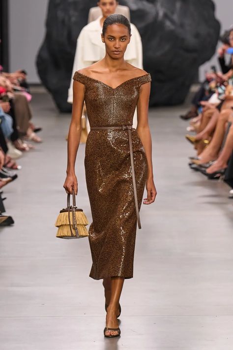 Michael Kors Collection Spring/Summer 2025 - New York Fashion Week - fashionotography The Talented Mr Ripley, Talented Mr Ripley, Mr Ripley, Fashion 2025, Modern Cinderella, Michael Kors Fashion, Trend 2024, Summer 2025, Michael Kors Collection