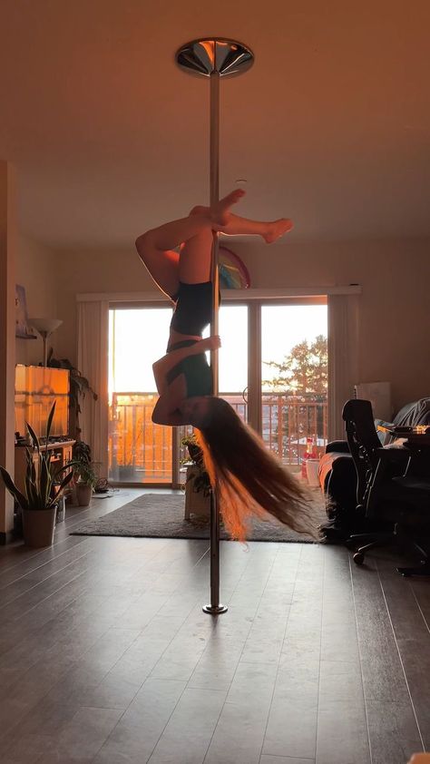 Butterfly Pole Move, Aerial Invert Pole, How To Invert On Pole, Invert Pole Dance, Brass Monkey Pole, Pole Fitness Aesthetic, Pole Butterfly, Pole Dance Fotos, Pole Transitions