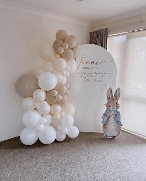 Peter Rabbit Baby Shower Balloons, Bunny Backdrop Party Ideas, Bunny Birthday Backdrop, Bunny Party Backdrop, Some Bunny Is One Balloons, Some Bunny Is One Backdrop, Bunny Backdrop, Peter Rabbit Balloon Garland, Rabbit Birthday Theme