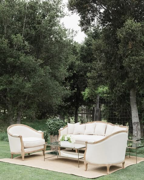 Wedding Lounge Seating, Wedding Lounge Area, Wedding Cigars, Outdoor Cocktail, Cocktail Hour Wedding, Wedding Lounge, Wedding Furniture, All White Wedding, Chateau Wedding