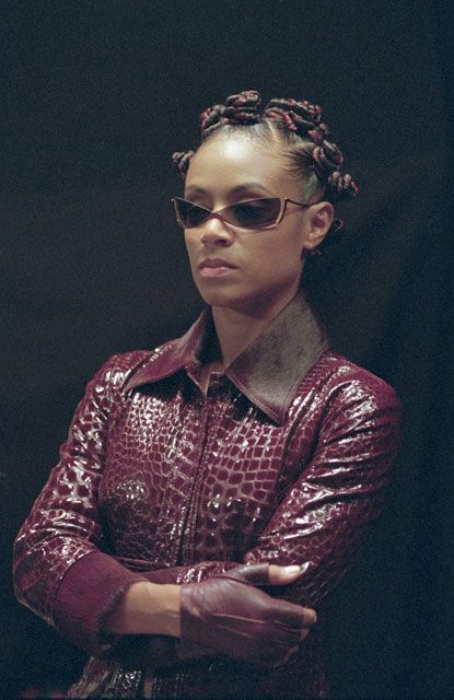 Jada Pinkett wears Bantu Knots Jada Pinkett Smith Matrix, Matrix Party, Smith Matrix, Matrix Characters, Matrix Fashion, Matrix Aesthetic, Matrix Hairstyle, The Matrix Reloaded, Matrix Movie