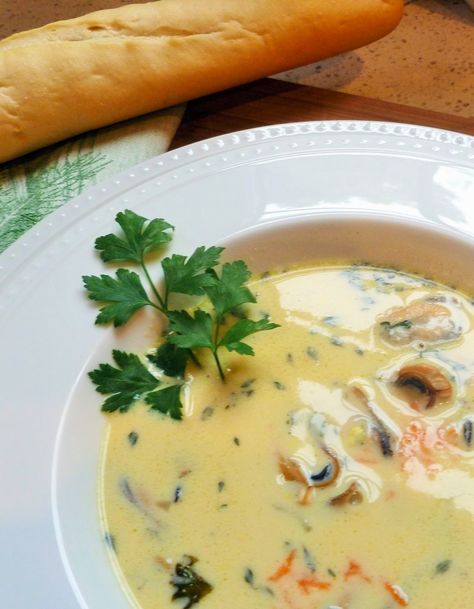 Lindaraxa: Billi Bi...An Elegant French Soup Mussel Soup, Fra Diavolo, Traditional French Recipes, French Soup, Summer Soup, Fall Cooking, Seafood Soup, French Cooking, Bowl Of Soup