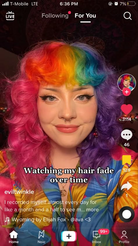 Fantasy Hair Dye Ideas, Colorful Split Dyed Hair, Hair Dye Ideas Multicolor, Rainbow Split Dye Hair, Half And Half Short Hair, Multi Colored Hair Short, Creative Hair Dye Ideas, Bangs Split Dye, Rainbow Split Dye