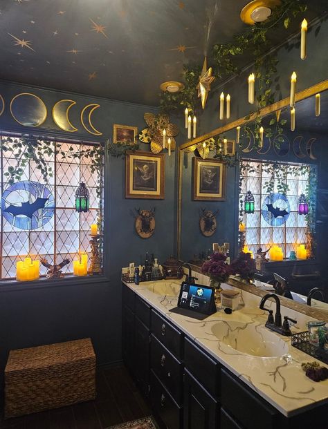 Celestial Restroom, Dark Aesthetic Bathroom Ideas, Whimsgothic House, Whimsical Bathrooms, Tropigoth Aesthetic, Dark Boho Bathroom, Witchy Apartment Aesthetic, Whimsigoth Bathroom, Witchy Bathroom Decor