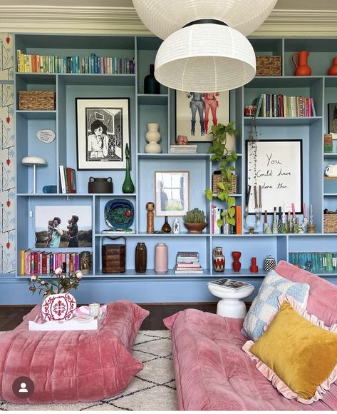 Colourful Living Room, Bookshelf Decor, Colorful Home, Maximalism, Living Room Inspo, Home Library, Dream House Decor, 인테리어 디자인, Sitting Room