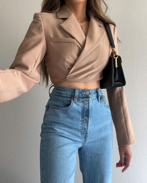 This cropped blazer >>>> 😩❤️❤️ 🔎 Cali Cropped Blazer Tap to shop! 🏷️ women’s cropped blazers. Blazer outfits. Cute blazer outfit idea #blazer #blazeroutfit #croppedblazer #outfits #outfitideas #blazerstyle #blazerjacket #viral #fashionreels #fashiongram #explorepage #itgirl #itgirlaesthetic #pinterestinspired Cute Blazer Outfits, Crop Blazer Outfit, Cropped Blazer Outfit, Led Girls, Cute Blazers, Blazer Outfit, Crop Blazer, Cropped Blazer, Blazer Outfits