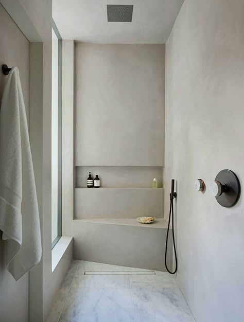 Images Terrifiantes, Moroccan Architecture, Bathroom Remodel With Tub, Bathroom Shower Tile, Shower Surround, Bathroom Trends, Bathroom Ideas Modern, Budget Bathroom, Apartment Bathroom