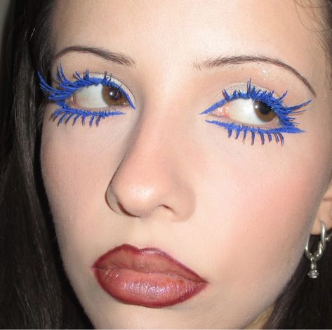 Blue Mascara Looks, Coloured Mascara, Mascara Looks, Makeup Brown Eyes, Colored Mascara, Ball Makeup, Blue Mascara, Blue Eyeliner, Mascara Makeup