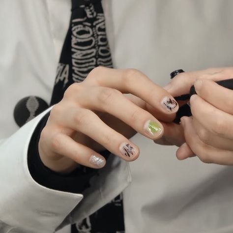 Yeonjun Details Icons, Yeonjun Nails, Yeonjun Hands, Txt Nails, Txt Details, Character Aesthetics, Txt Yeonjun, Fit Details, Black Nails