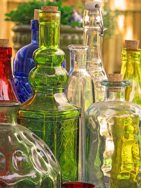 Glass bottles Colored Glass Bottles, Old Glass Bottles, Vintage Bottles, Antique Bottles, Old Bottles, Message In A Bottle, Gorgeous Glass, Bottle Vase, Glass Ceramic