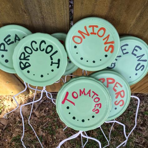 Garden Plant Markers, Upcycled Garden, Garden Labels, Upcycle Garden, Backyard Vegetable Gardens, Recycled Garden, Plant Labels, School Garden, Garden Markers