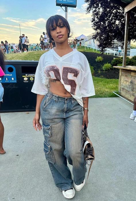 State Fair Outfit Ideas Black Women, Astros Game Outfit Women, Bowling Outfit Black Women, Boyfriend Jeans Outfit Black Women, Fair Outfits Black Women, Summer Concert Outfits Black Women, Dreamville Festival Outfits, Kehlani Concert, Concert Outfit Fall