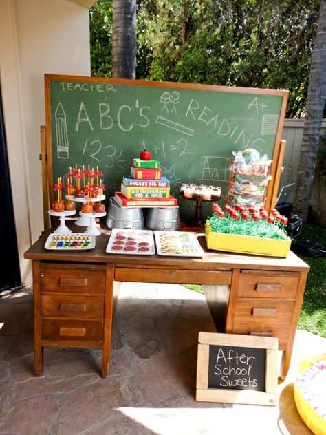 Teacher Theme Party Ideas, Teaching Credential Graduation Party, Teacher Graduation Party College, College Graduation Teacher Party Ideas, Kindergarten Graduation Table Ideas, Teacher Themed Party Decorations, School Themed Desserts, Grad Party Teacher Theme, Future Teacher Graduation Party