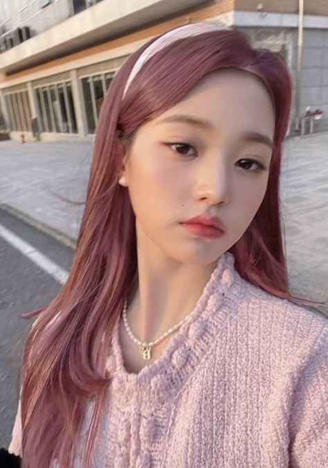 pink hair wonyoung Wonyoung Purple Hair, Wonyoung Dyed Hair, K Pop Pink Hair, Wonyoung Hair Color, Wonyoung Hair, Christmas Icons, Korean Celebrities, I Love Girls, Green Hair