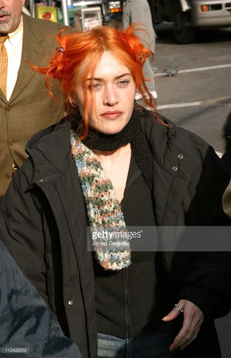 Kate Winslet during Jim Carrey and Kate Winslet On Location for 'Eternal Sunshine of the Spotless Mind' - New York at Manhattan in New York City, New York, United States. Hairstyles 90s, Jim Carrey, Eternal Sunshine, Kate Winslet, Orange Hair, Hair Dye, Hairstyles With Bangs, Pretty Hairstyles, Bangs