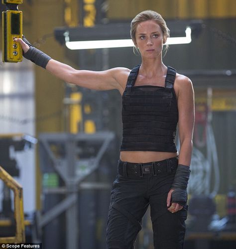 Action woman: Emily Blunt showed off her toned stomach in a heavy-duty bullet-proof vest as she shot new scenes for upcoming action movie Edge of Tomorrow After Earth, Edge Of Tomorrow, Kelly Rutherford, Daniela Ruah, Emily Deschanel, Robert Redford, Actrices Hollywood, Alexandra Daddario, Badass Women