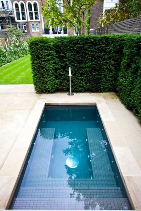 Awesome 20+ Extraordinary Small Pool Design Ideas For Small Backyard Cocktail Pools, Ideas De Piscina, Cocktail Pool, Small Inground Pool, Kleiner Pool Design, Building A Swimming Pool, Small Swimming Pools, Plunge Pools, Cool Swimming Pools