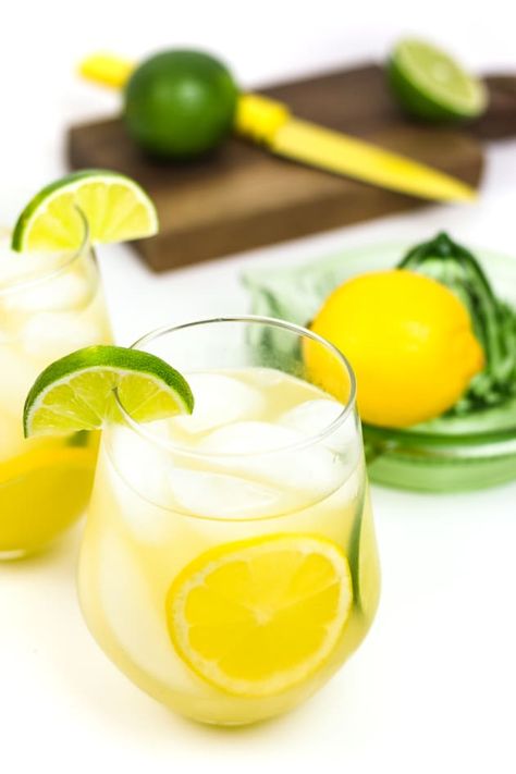 Margarita Sangria is a nice twist on the traditional. Thanks to the addition of tequila, lemons, and limes, we're ready! Tequila Sangria, Margarita Sangria, Copycat Drink Recipes, Flavored Margaritas, Basil Lemonade, Fruity Wine, Thanksgiving Drinks, Sangria Recipe, Tasty Drinks