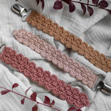 🌸 Coming Soon! 🌸 I'm thrilled to announce that my new pattern for the "Alva" pacifier clip will be released soon! This beginner-friendly design is simple to crochet and features lots of detailed photos to help you along the way. Stay tuned for the release and add a sweet, handmade touch to your baby's accessories. . . . . #CrochetLovers #HandmadeWithLove #EtsyShop #CrochetPattern #PacifierClip #BabyAccessories #CraftingCommunity #ComingSoon #CrochetAddict #MakersGonnaMake #EtsyFinds #Handma... Crocheted Pacifier Holder, Crochet Pacifier Holder Pattern Free, Crochet Dummy Clips Free Pattern, Crochet Hair Clips Tutorial, Crochet Pacifier Clip Pattern, Crochet Pacifier Clip Pattern Free, Pacifier Holder Pattern, Binky Clips Diy, Diy Pacifier Clip