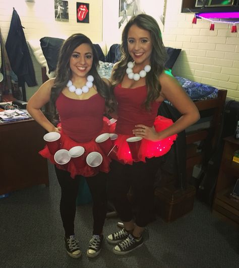 Beer pong Halloween costume Beer Pong Partner Costumes, Beer Pong Halloween Costume, Beer Costume Diy, Artsy Costumes, Beer Pong Costume, Alcohol Halloween Costumes, Tshirt Costumes, Partner Costumes, Beer Costume