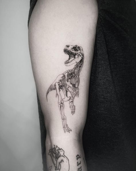 #wip more bones n��’ skeletons 🦴 First session done of this T-rex on @pdt.arath 🖤 havin a lot of fun with these ones! #tattoo #blackandgreyrealism #blackandgrey #dinosaurtattoos #trextattoos #linework #skeletontattoos #tattooartist #denvertattooartist #coloradotattooartist #realismtattoo #bones #trex #titletattoostudios Rex Tattoo, T Rex Tattoo, Evolution Tattoo, Le Tattoo, Dinosaur Tattoos, K Tattoo, Bone Tattoos, Skeleton Tattoos, Ink Inspiration