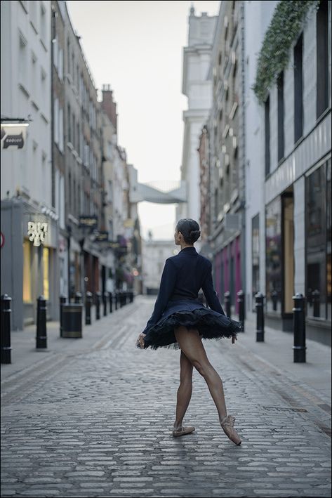 Follow the Ballerina Project on Instagram.  http://instagram.com/ballerinaproject_/ http://www.instagram.com/frankiegoestohayward/ Street Ballet, Francesca Hayward, City Fashion Photography, Street Photography Paris, Ice Dancing, Ballet Dance Photography, Ballerina Project, Dancer Photography, Ballet Pictures