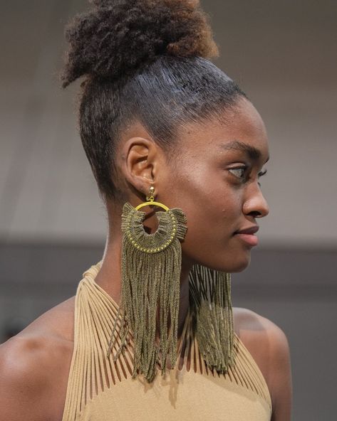 Issey Miyake Earrings SS20 PFW Celebrity Jewelry, Haute Couture Dresses, Fabric Earrings, Macrame Earrings, Stop Thinking, Spring Fashion Trends, Fashion Jewelry Earrings, Fashion Weeks, Issey Miyake