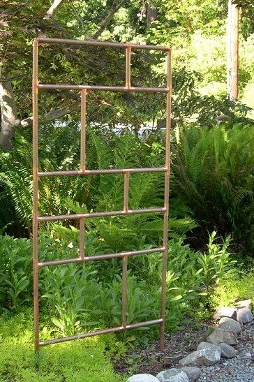 Trellis made from copper pipe.  (You could use other materials too) Dishfunctional Designs: The Upcycled Garden May 2013 Wooden Garden Trellis, Garden Trellis Designs, Patio Trellis, Metal Garden Trellis, Diy Garden Trellis, Trellis Ideas, Metal Trellis, Upcycle Garden, Diy Trellis