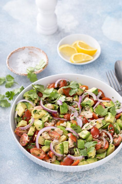 Avocado Tuna Recipes, Tuna Avocado Salad, Avocado Tuna Salad, Cucumber Avocado Salad, Healthy Tuna, Avocado Tomato Salad, Tuna Avocado, Seared Tuna, Cucumber Avocado