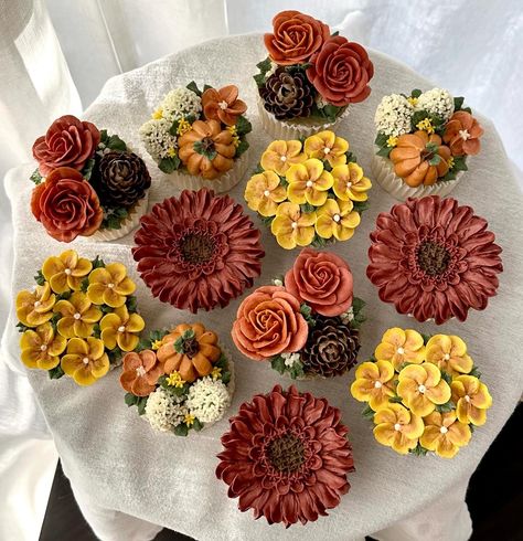 Soooo excited to pump out more fall-themed cakes & cupcakes 🍁🍂🧁 • • • #buttercream #buttercreamcupcakes #buttercreamflowers #buttercreamflowercupcakes #flowercupcakes #floralcupcakes #fallflowers #fallcupcakes #autumncupcakes #thanksgivingcupcakes #autumnflowers #riyadhcupcakes #riyadhcakes #riyadhcakeshop #riyadhflowers #prettycupcakes #cutecupcakes #cupcakedesign #cupcakedecorating #pumpkinspice #pumpkincupcakes Fall Cupcake Bouquet, Autumn Cupcakes Decoration, Fall Wedding Cupcakes Ideas, Fall Flower Cupcakes, Fall Themed Cupcakes, Fall Wedding Cupcakes, Buttercream Flowers Cupcakes, Fall Sweets, Thanksgiving Cupcakes