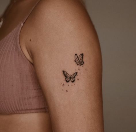 Tattoo Placement Ideas Butterfly, Back Arm Butterfly Tattoo Women, Bicep Butterfly Tattoo Women, Buterfly Tattoo For Girl Arm, Tattoo Ideas Female Butterfly Arm, Cute Butterfly Tattoos On Arm, Small Back Arm Tattoos For Women, Small Upper Arm Tattoos For Women Simple, Minimalist Inner Arm Tattoo