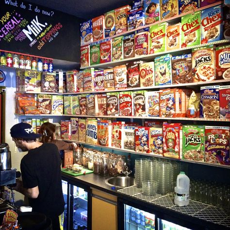 Cereal Cafe, Types Of Snacks, Rice Chex, London Cafe, Cereal Bar, Cereal Killer, Cereal Milk, Restaurant Concept, Memphis Design