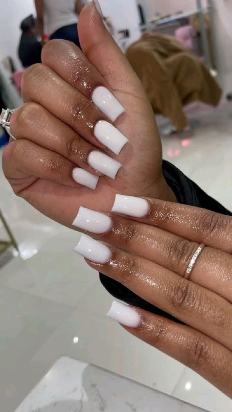 Medium Coffin White Nails, Square Acrylic Nails Colors, Plain Baddie Nails, Baddie Short Acrylic Nails White, Medium Nail Inspo Acrylic, White Square Acrylic Nails, Nut White Nails, Acrylic Nails Simple, Plain Acrylic Nails