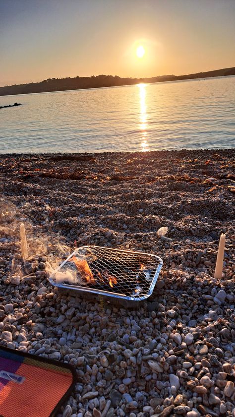 #bucketlist #bucketlistideas #beachbbq #adventure #bestfriends #summer #friendship #sunrise #ocean #bbq #aesthetic Bbq Aesthetic, Cheer Up Buttercup, Beach Barbecue, 2025 Board, Sunrise Ocean, Life Is Worth Living, Bbq Summer, Caravan Holiday, Uk Summer