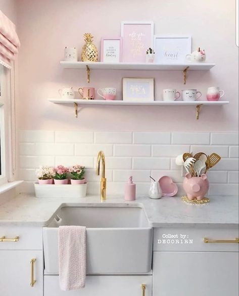 Pink And Grey Kitchen, Pink Kitchen Decor, Pastel Kitchen, Casa Vintage, Pink Home Decor, Pink House, Pink Kitchen, Chic Kitchen, Pink Decor