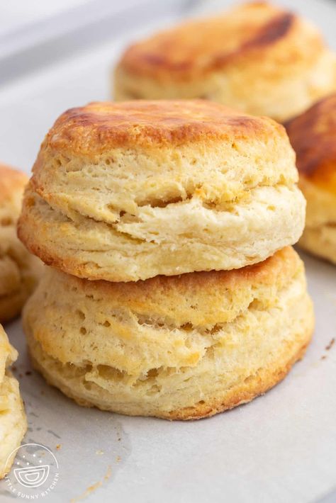 Buttermilk Biscuits Homemade Southern Biscuits, Best Homemade Biscuits, Homemade Biscuits Recipe, Homemade Buttermilk Biscuits, Southern Biscuits, How To Make Biscuits, Buttery Biscuits, Comfort Food Recipes Dinners, Homemade Biscuits